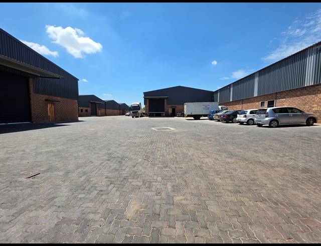 1,632M² WAREHOUSE TO LET IN AEROTON